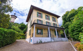 La camera con vista lago al secondo piano della villa Isabella